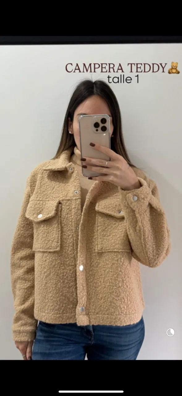 Campera A ≠ · Talle M
