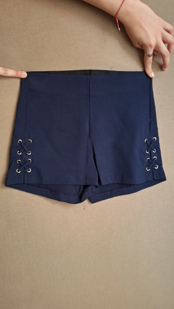 Short No tiene exactamente la marca - imagen 1