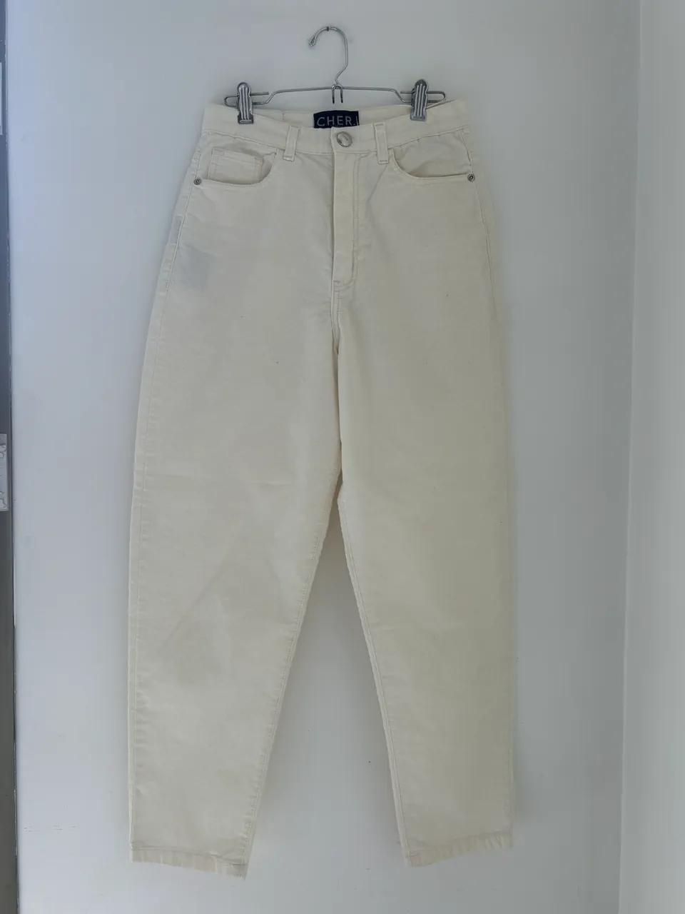Pantalón CHER. · Talle EU 38