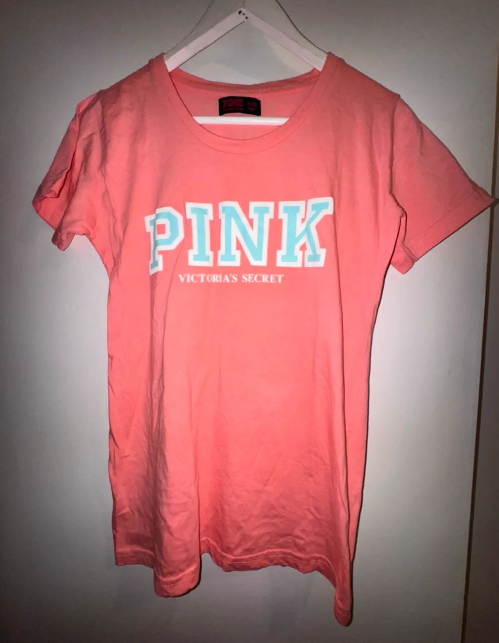Remera Victoria's Secret · Talle M