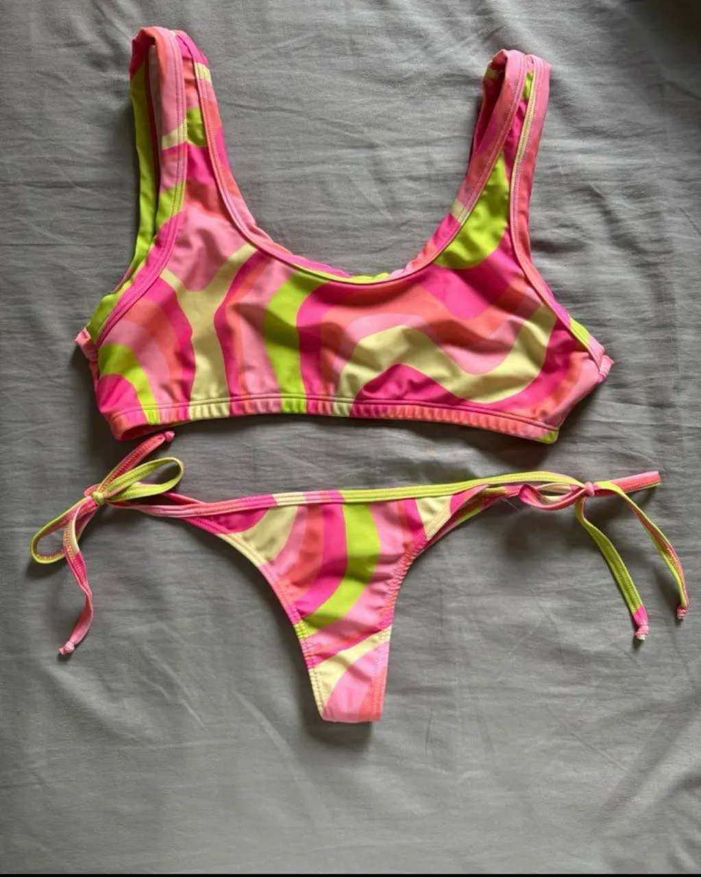 Bikini A ≠ - imagen 1