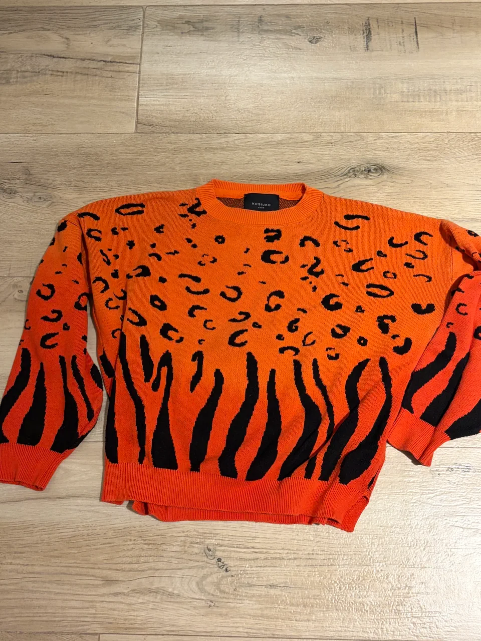 Sweater Kosiuko · Talle M