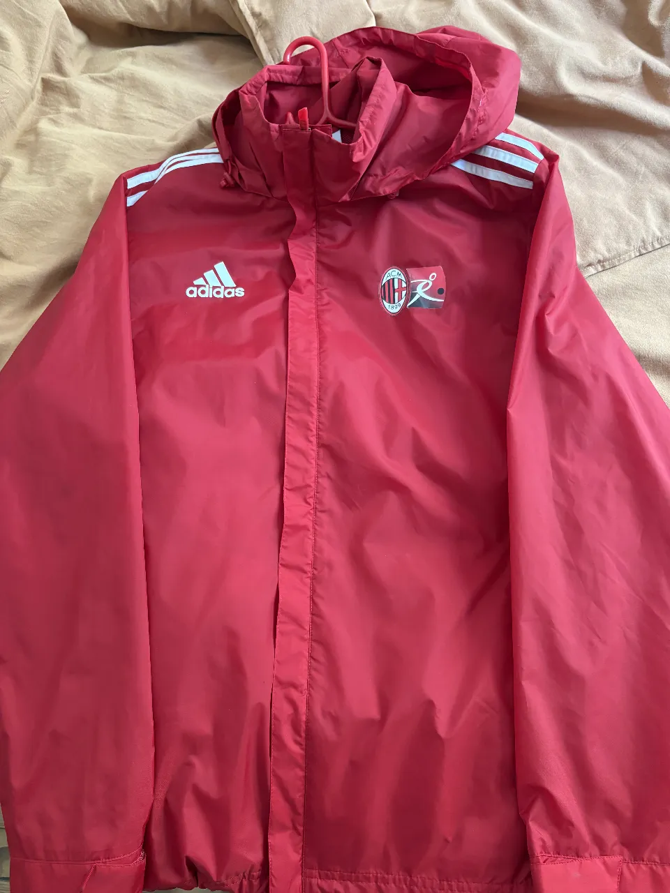 Rompeviento adidas · Talle L