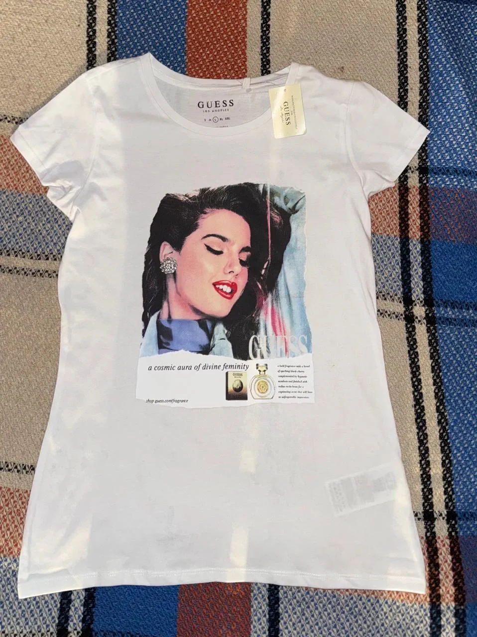 Remera GUESS · Talle M