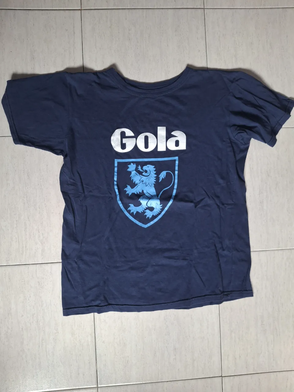 Remera Gola · Talle M