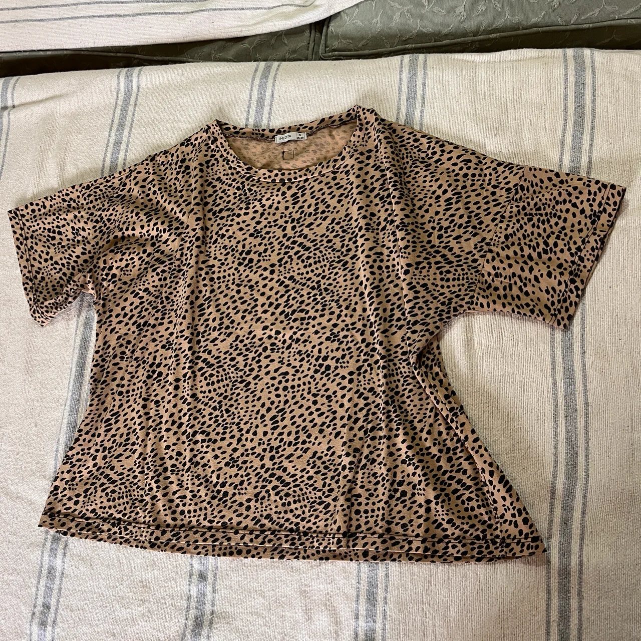 Remera Inedita · Talle S