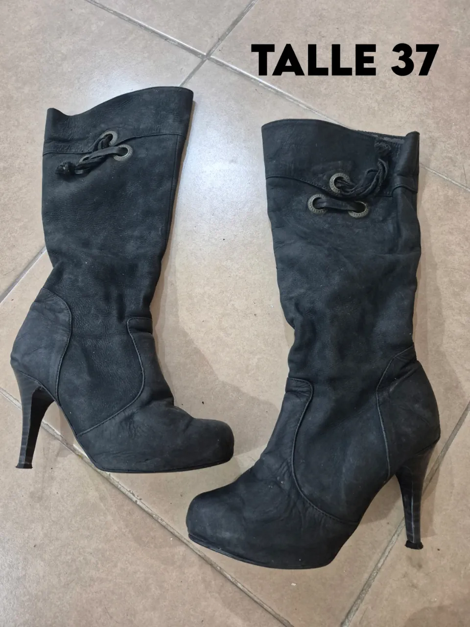 Botas A ≠ · Talle AR 37