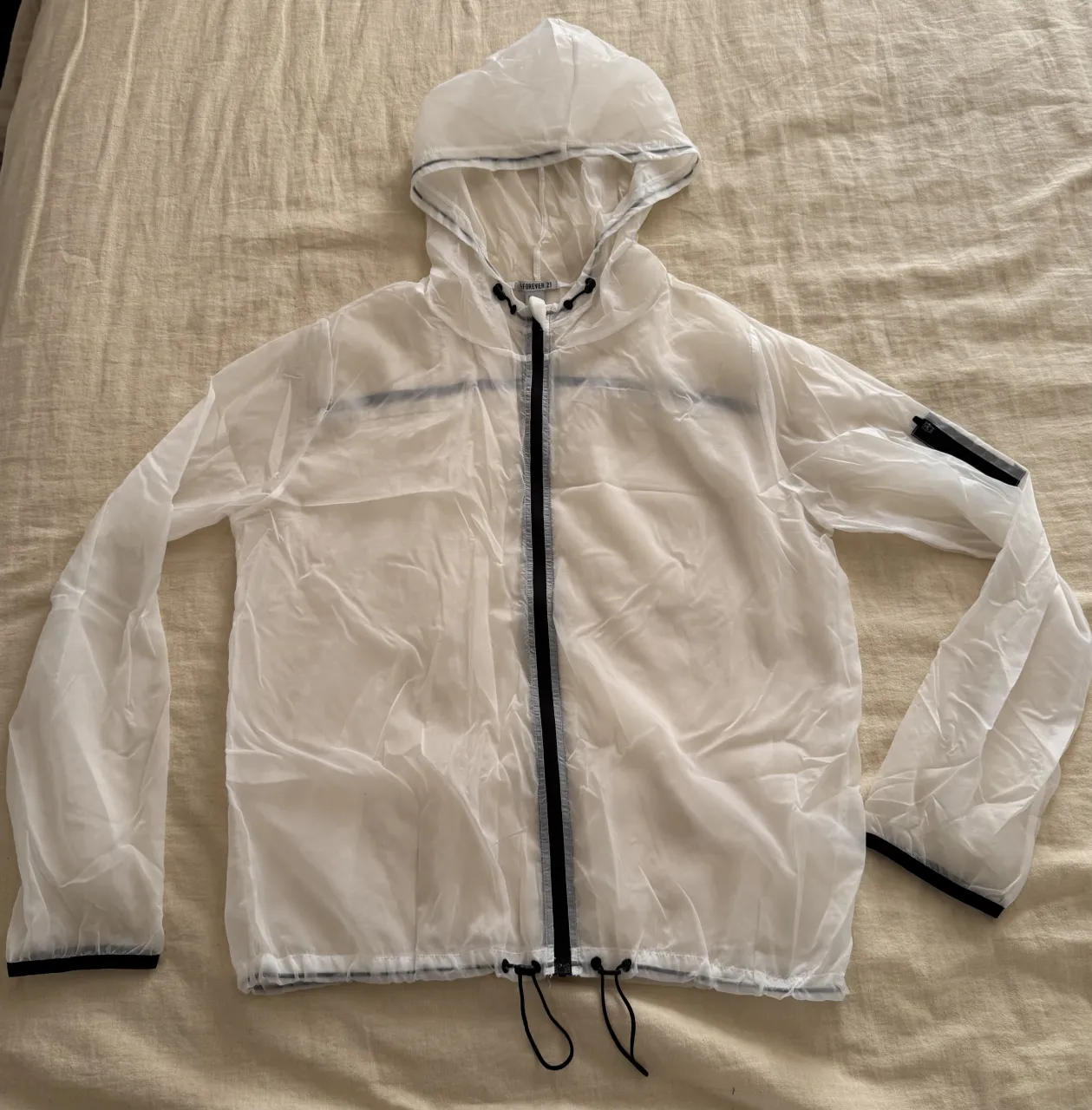 Rompeviento Forever 21 · Talle L
