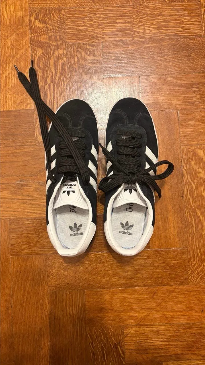 adidas · Talle AR 38