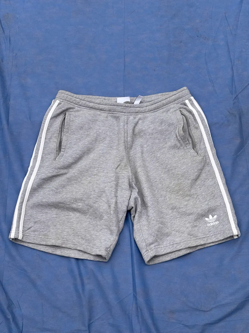 Bermuda adidas · Talle M