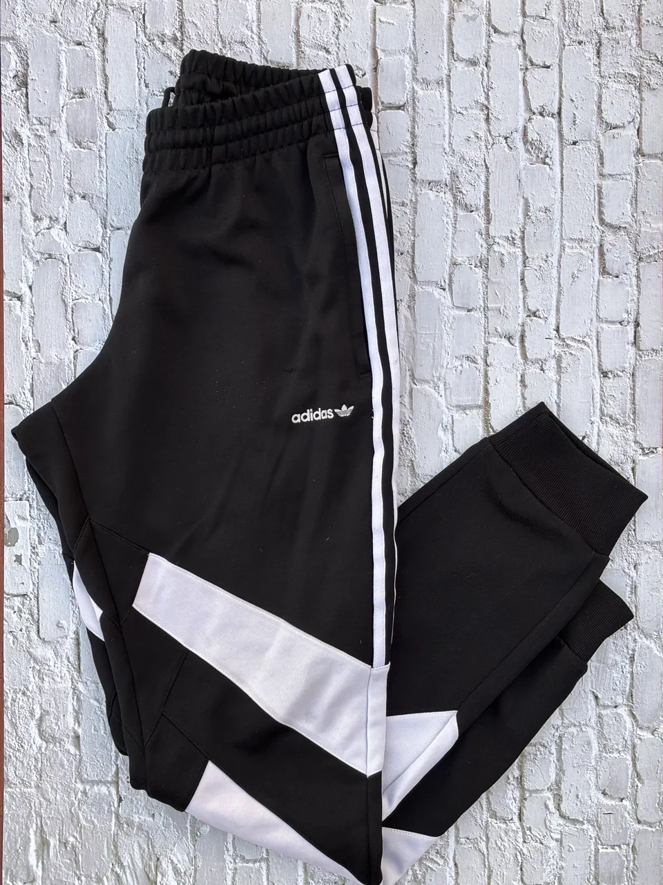 Pantalón adidas · Talle M
