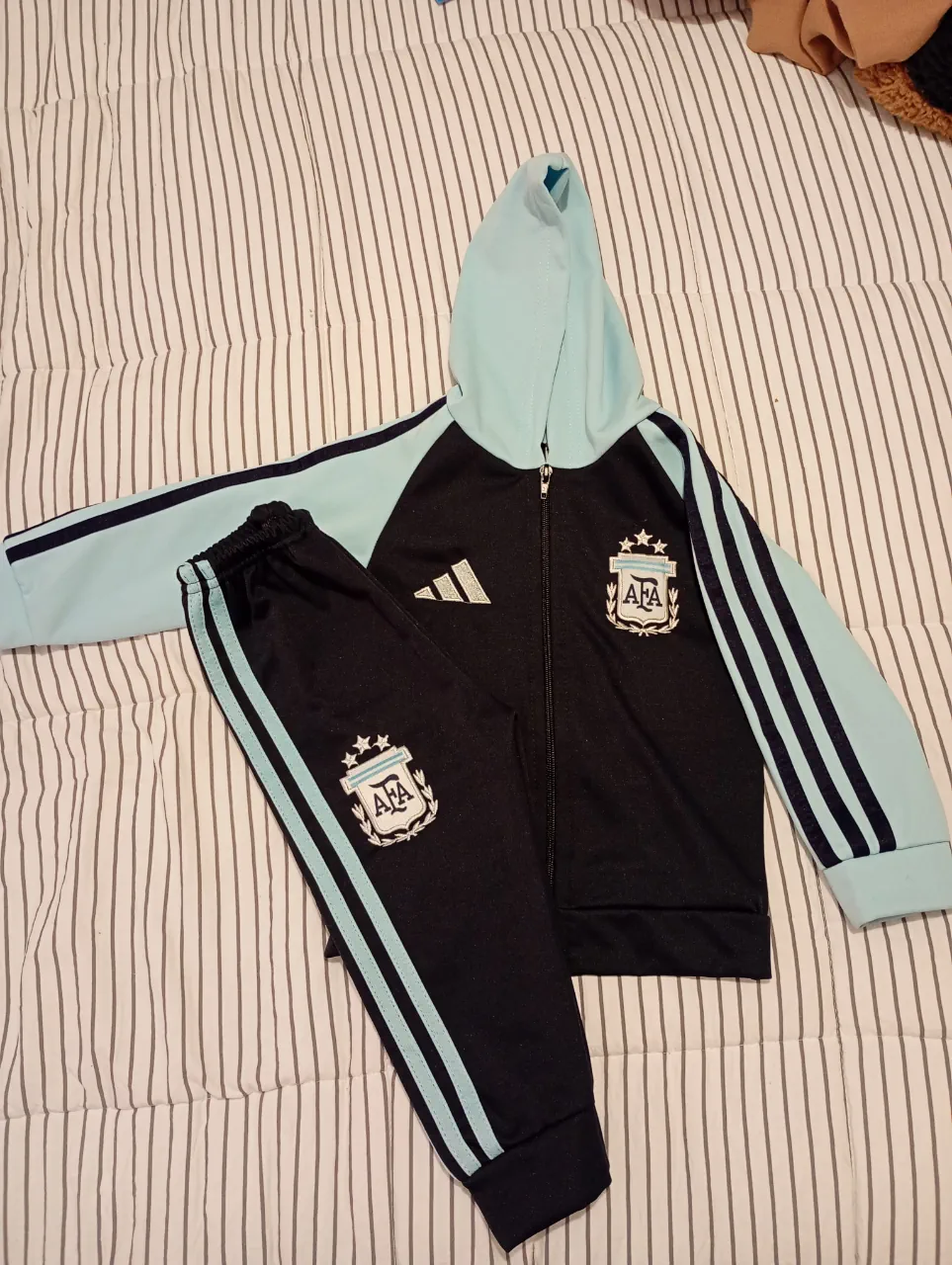 Conjunto adidas - imagen 1