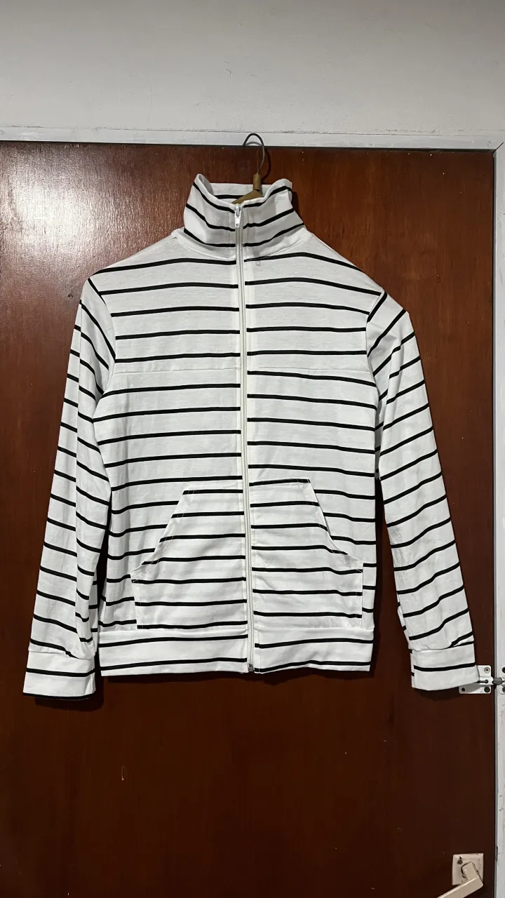 Campera A ≠ - imagen 1