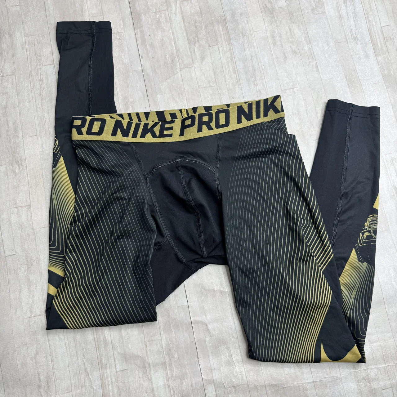 Pantalón Nike · Talle S
