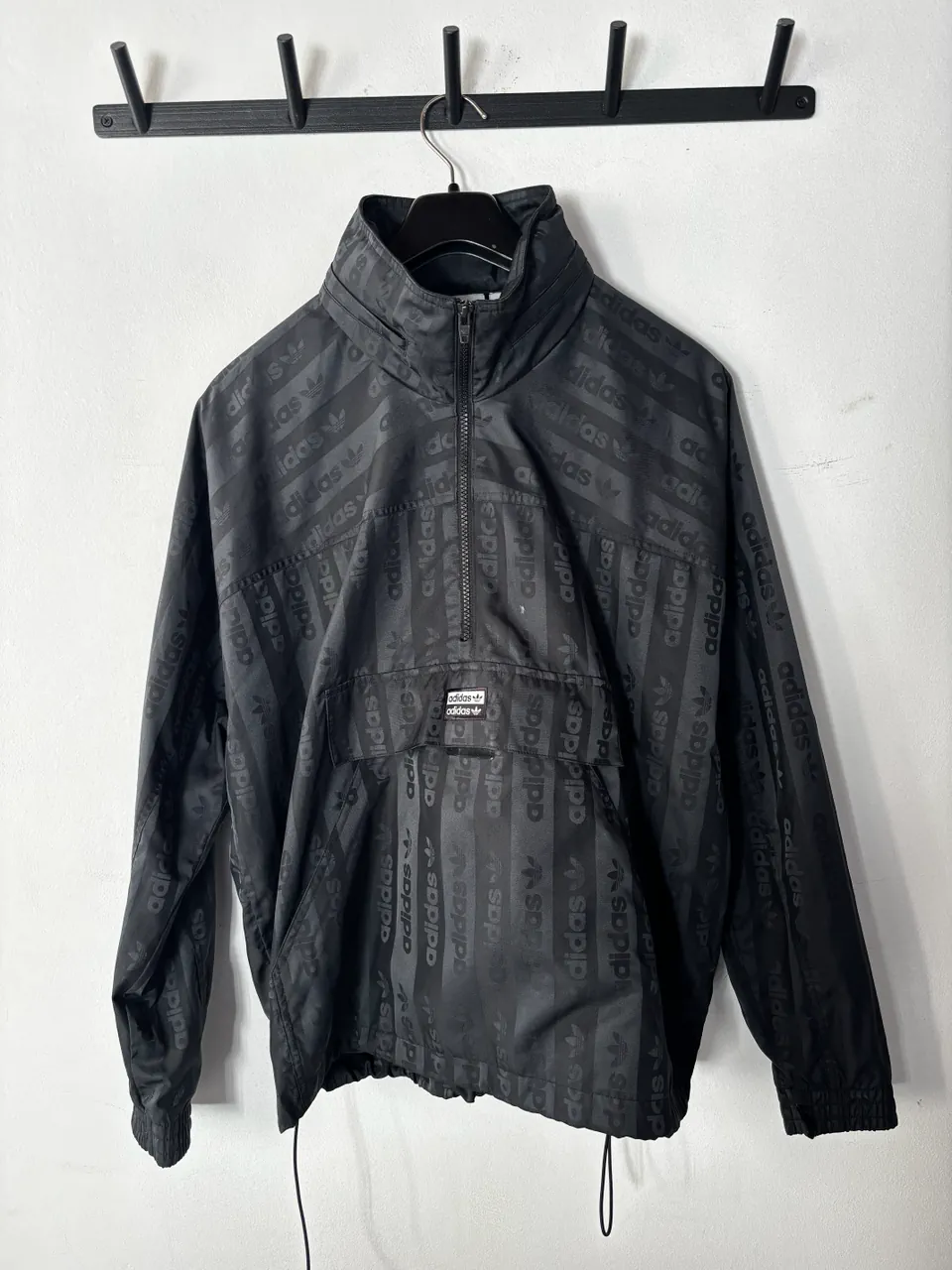 Rompeviento adidas · Talle S