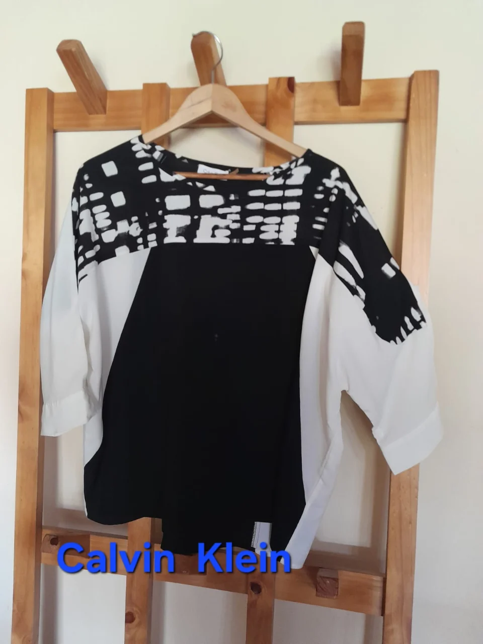Blusa Calvin Klein · Talle XL