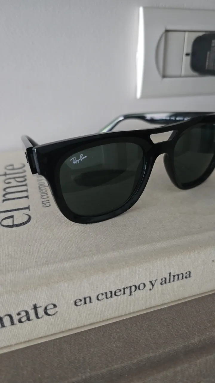 Ray-Ban