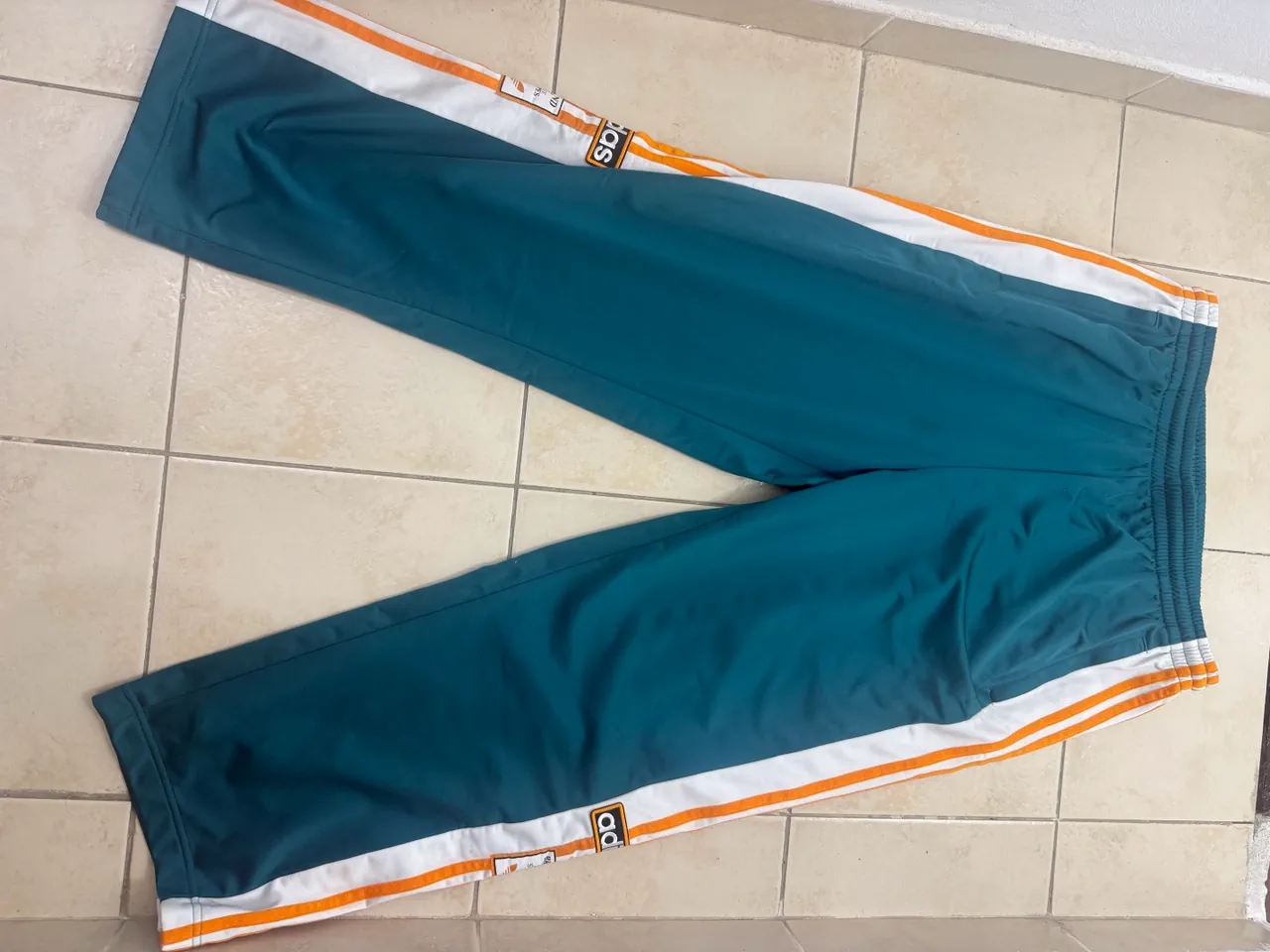 Pantalón adidas - imagen 1