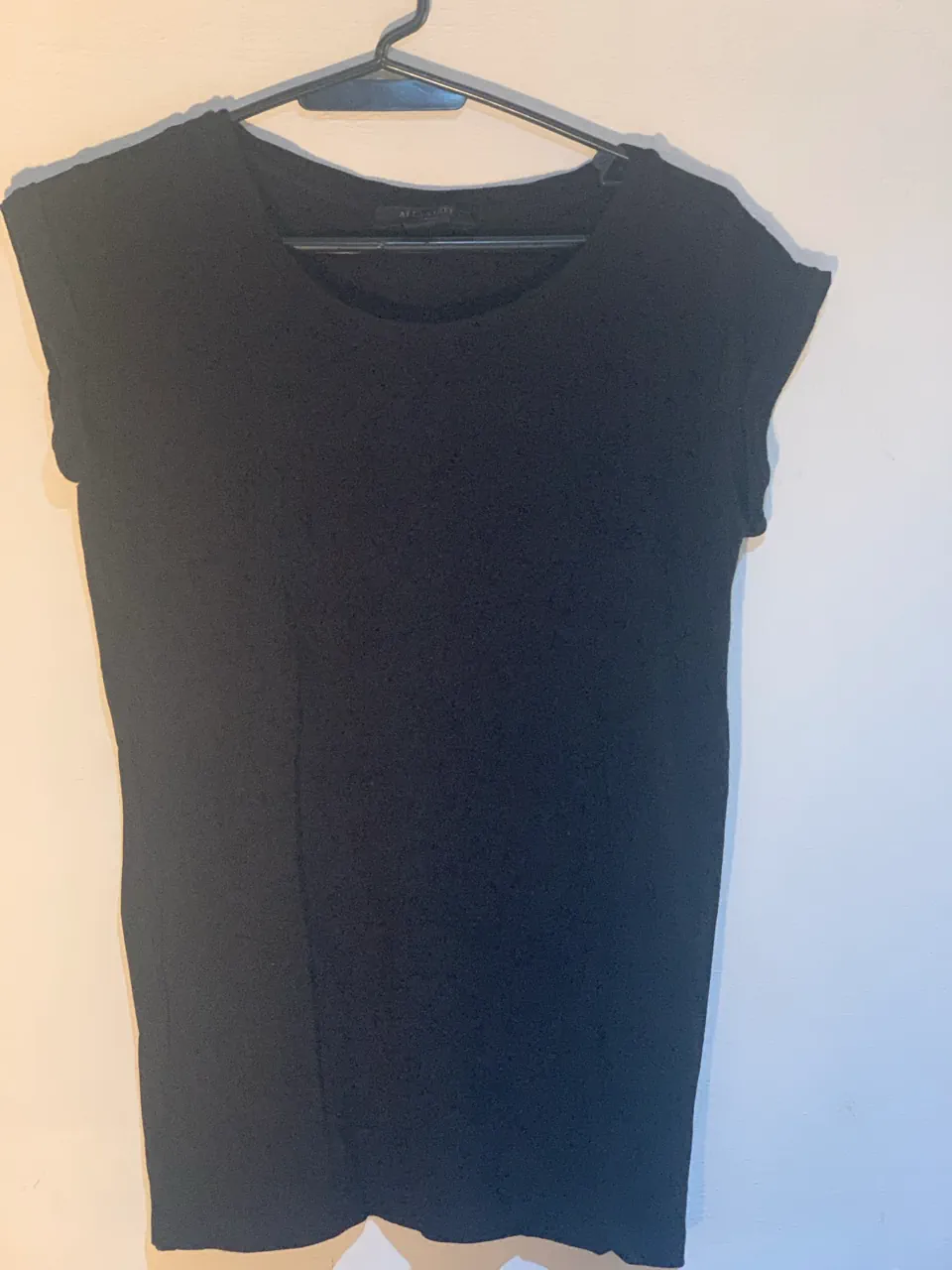 Remera AllSaints · Talle XS