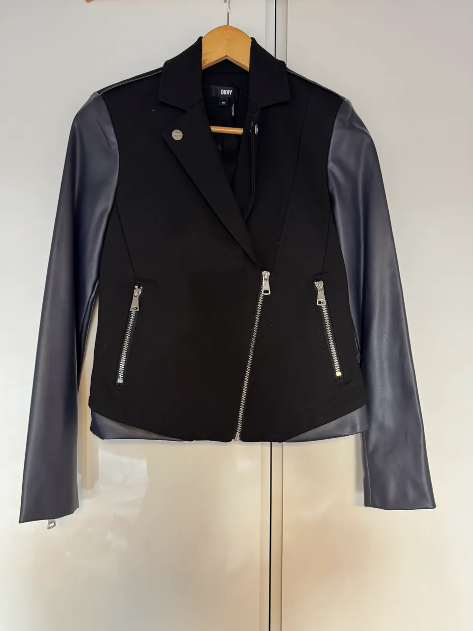 Campera DKNY · Talle XS
