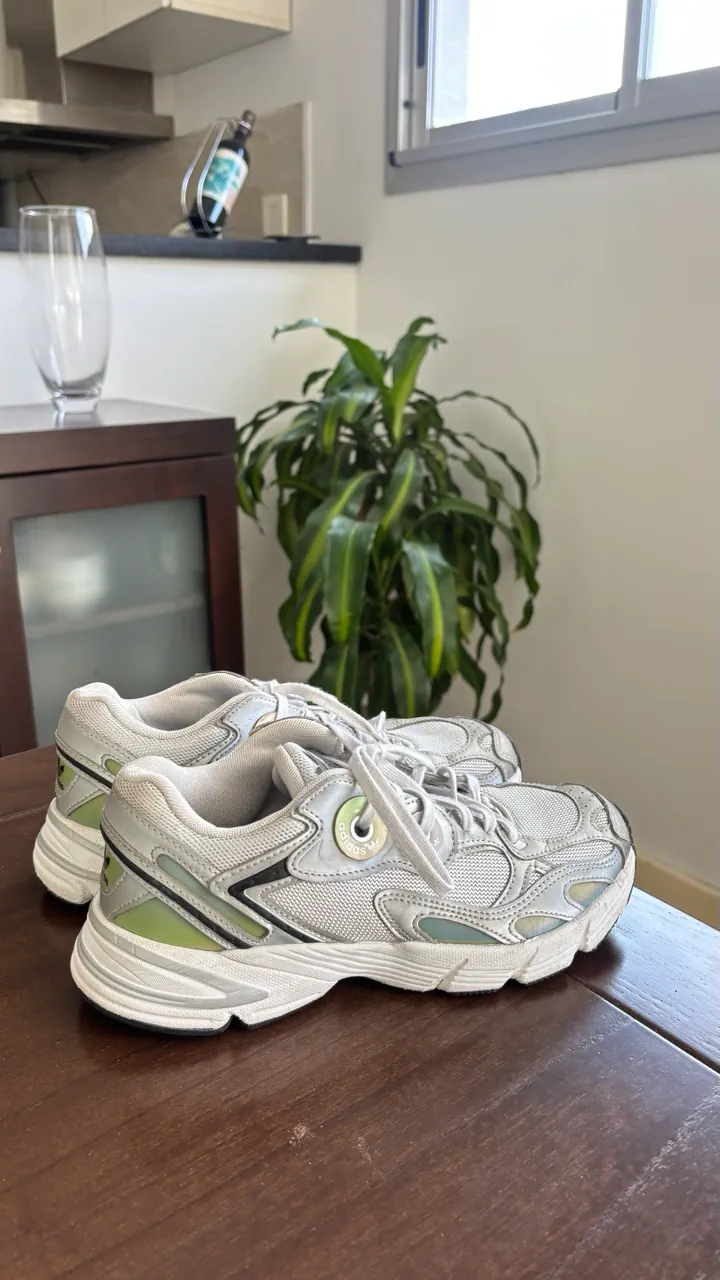 adidas · Talle AR 38