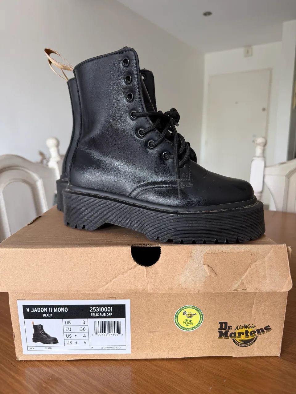 Dr. Martens · Talle AR 35