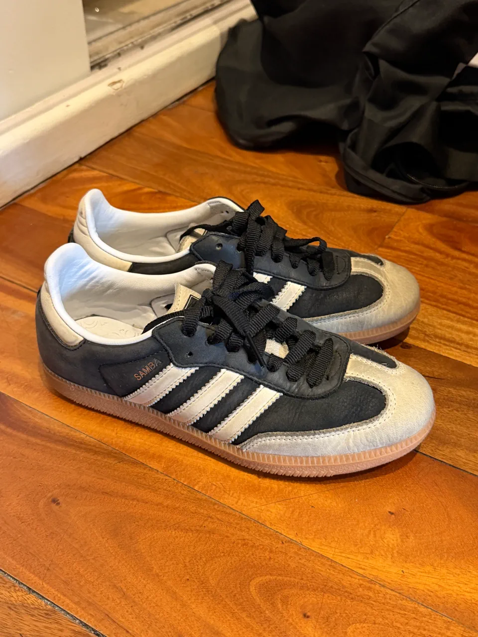 adidas · Talle AR 37