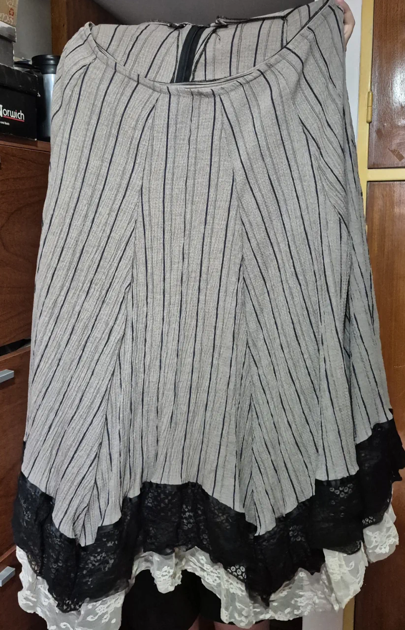 Pollera Ay Not Dead - imagen 1