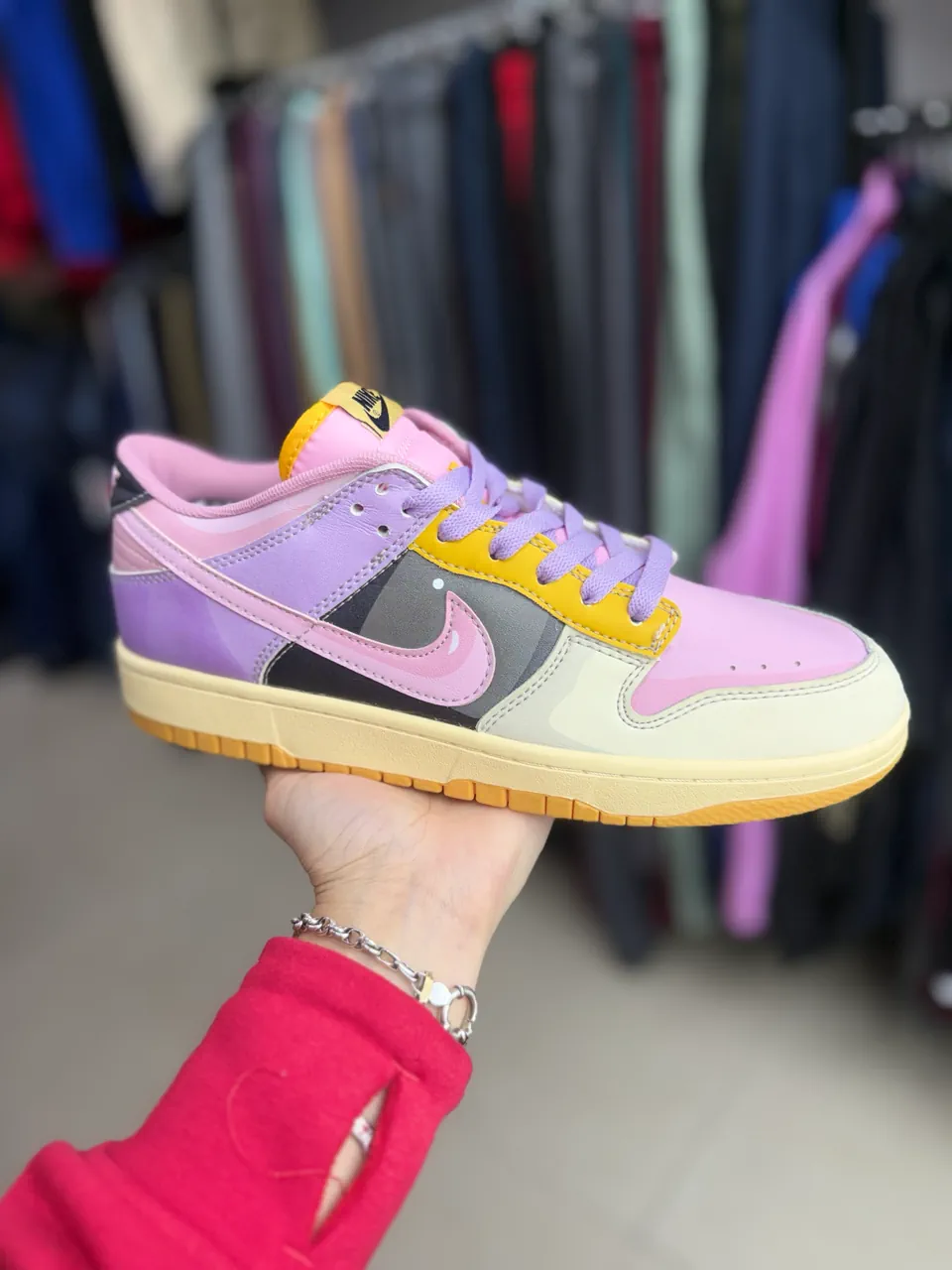 Nike · Talle AR 43