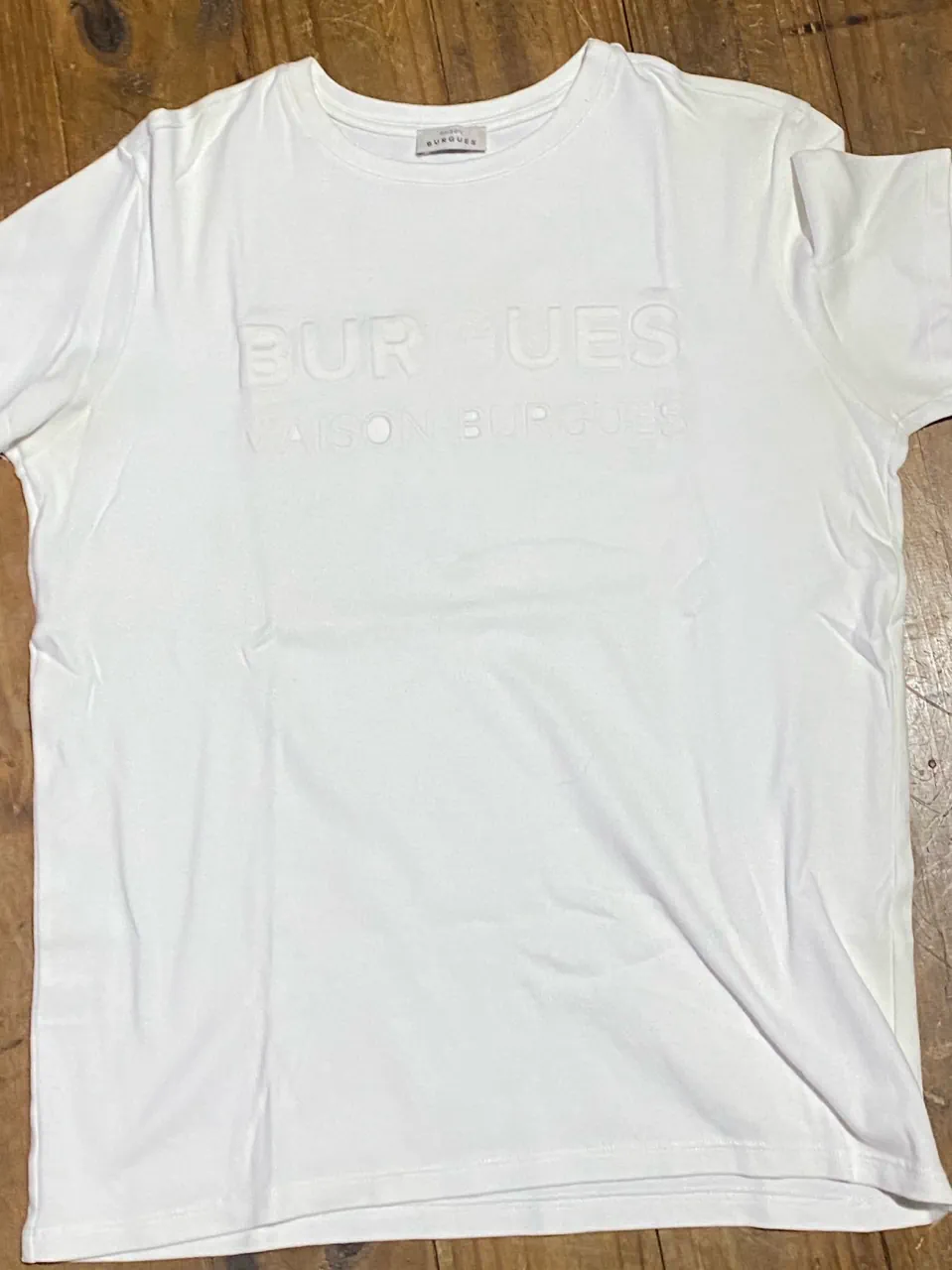 Remera BURGUES · Talle M