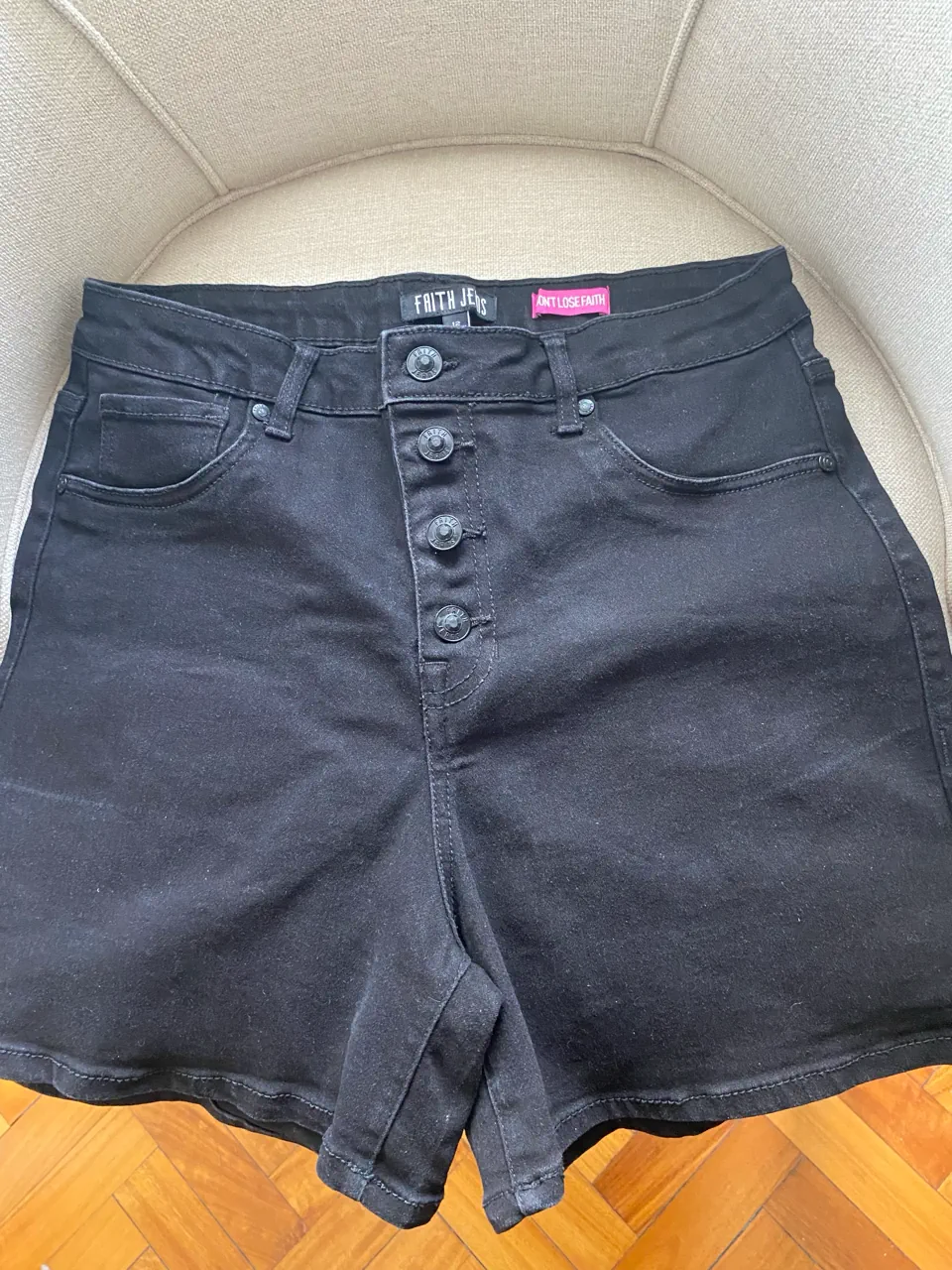 Short Faith - imagen 1