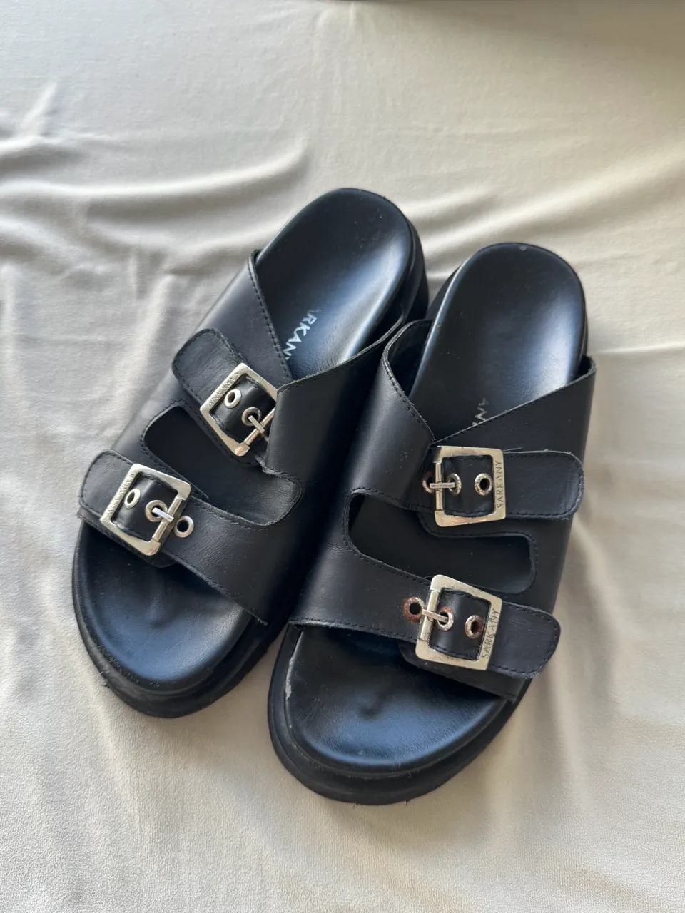 Sandalias Sarkany · Talle AR 40