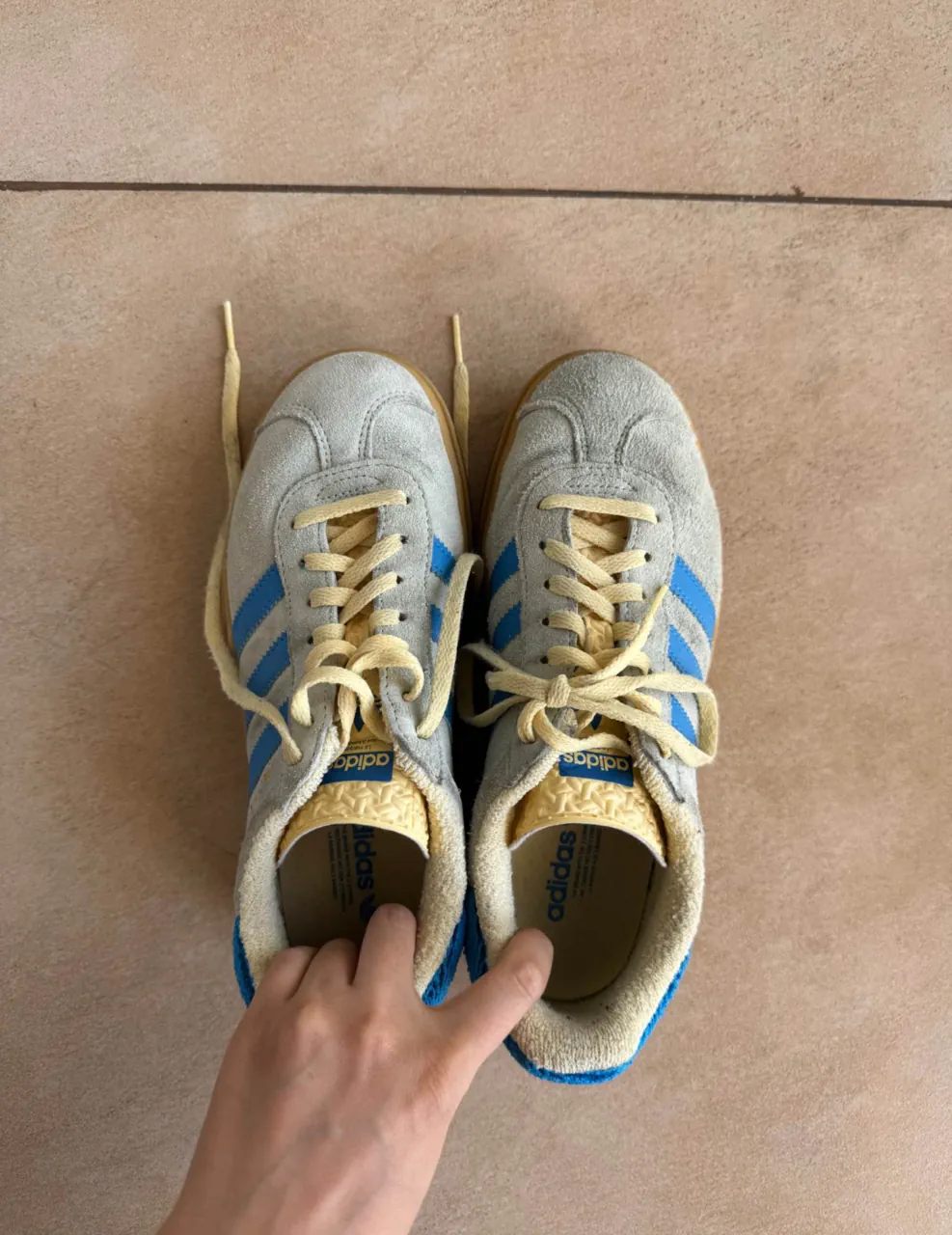 adidas · Talle AR 37