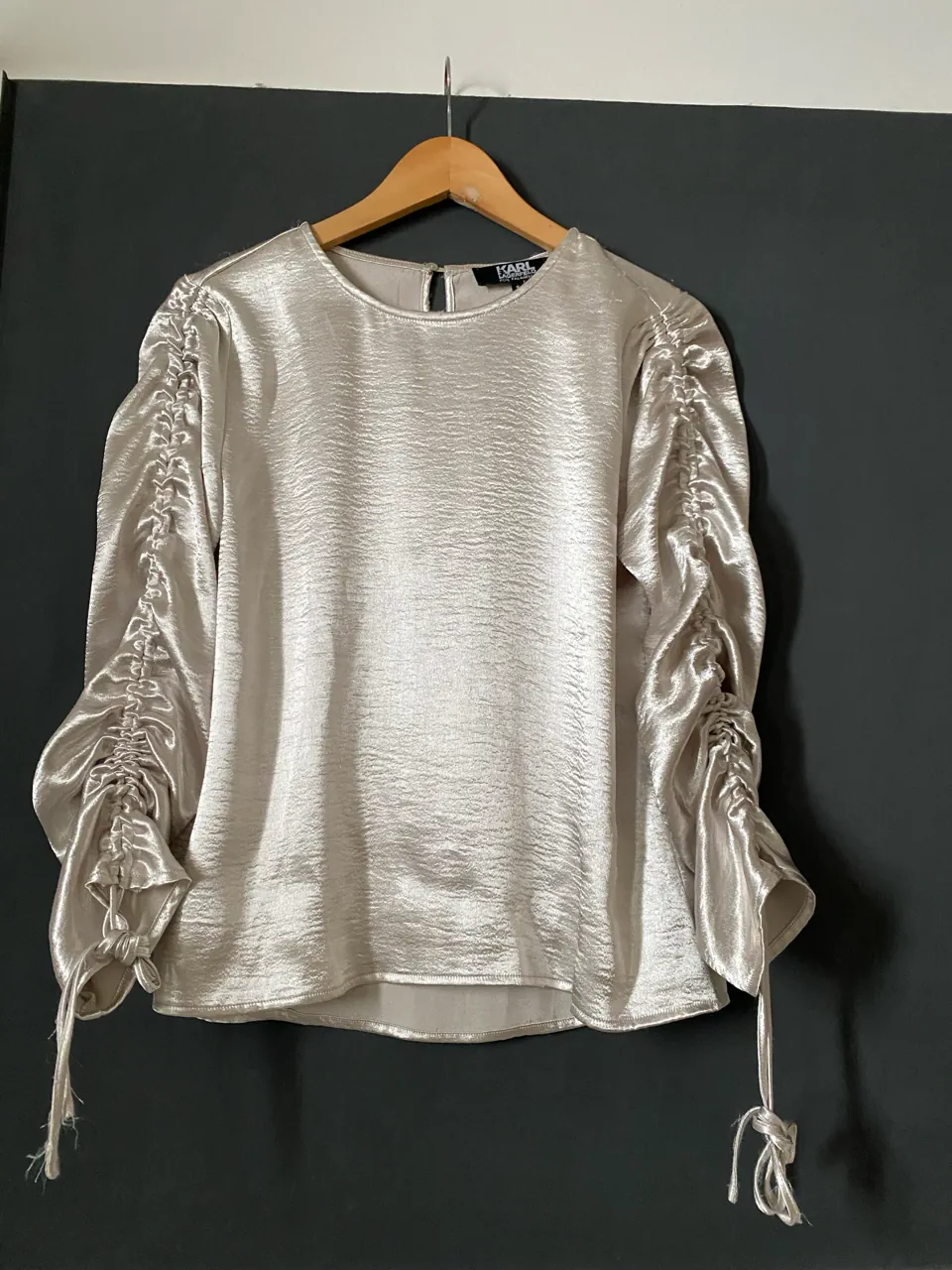 Blusa Karl Lagerfeld · Talle M