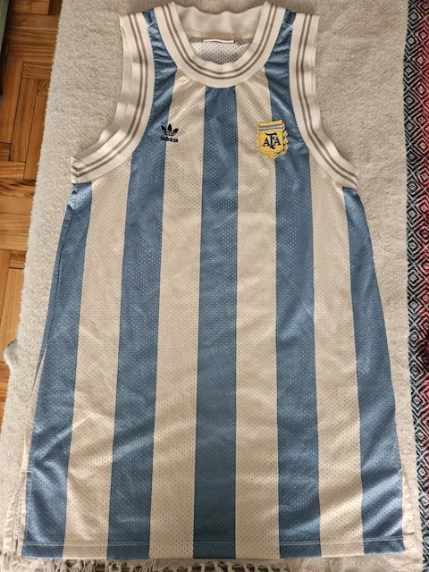 adidas · Talle M
