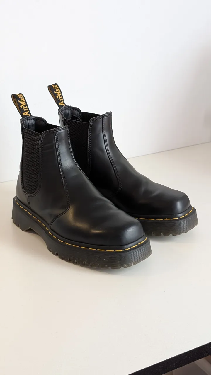 Dr. Martens · Talle AR 38