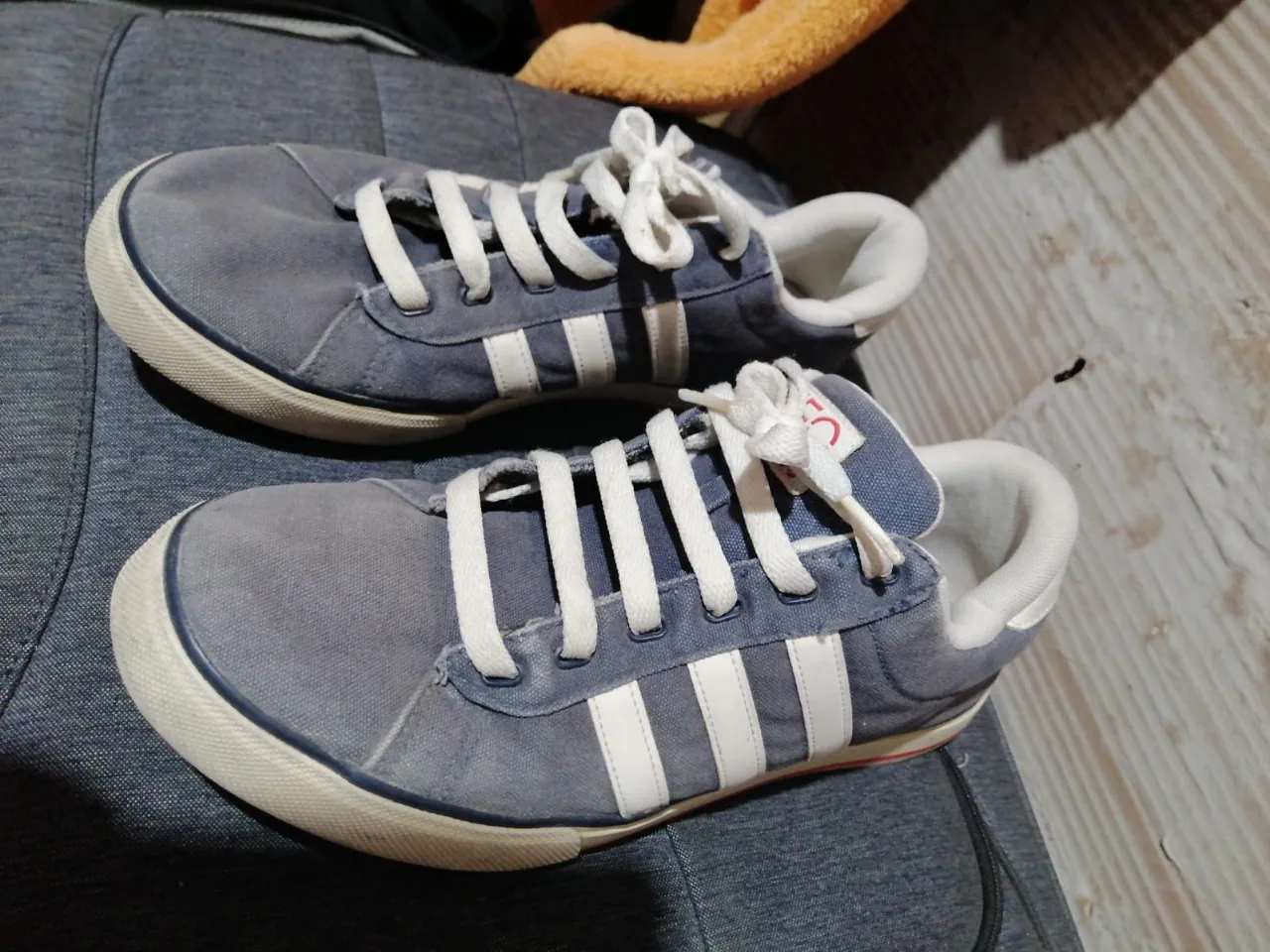 adidas · Talle AR 41