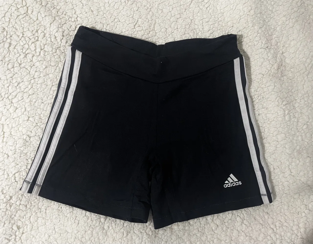 Short adidas · Talle S