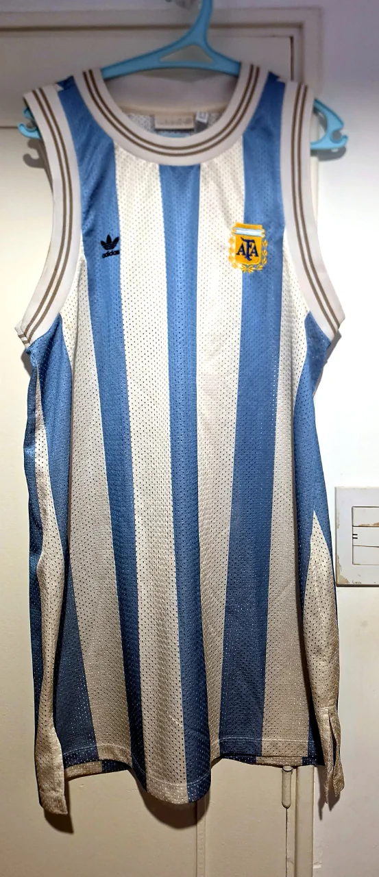 adidas · Talle L