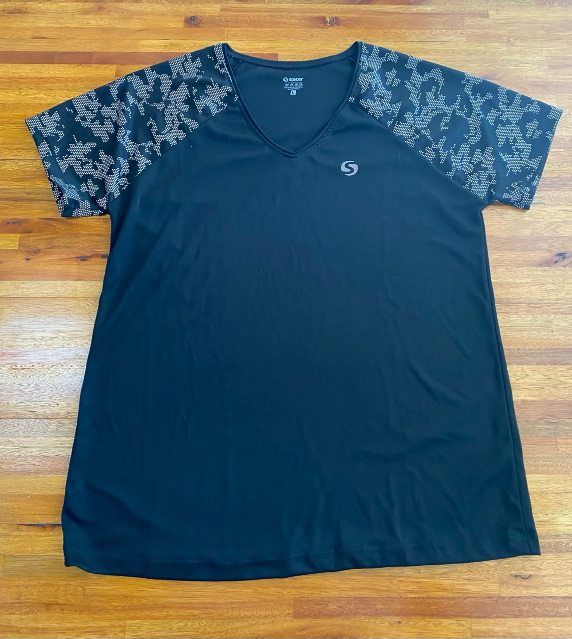 Remera Sonder · Talle L