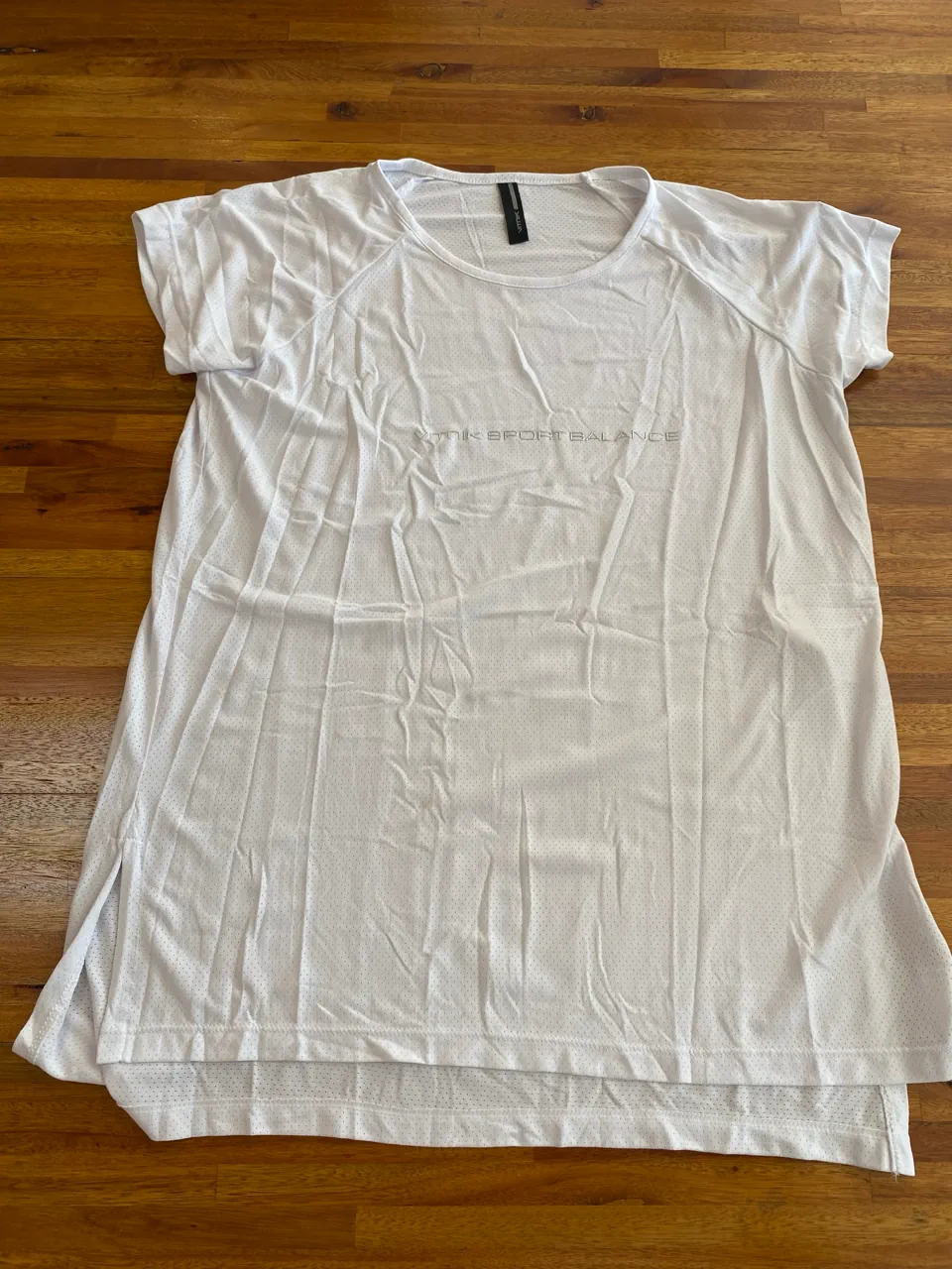 Remera Vitnik · Talle L
