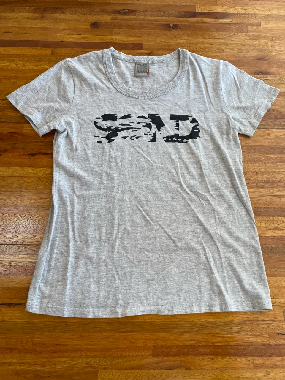 Remera Sonder · Talle M