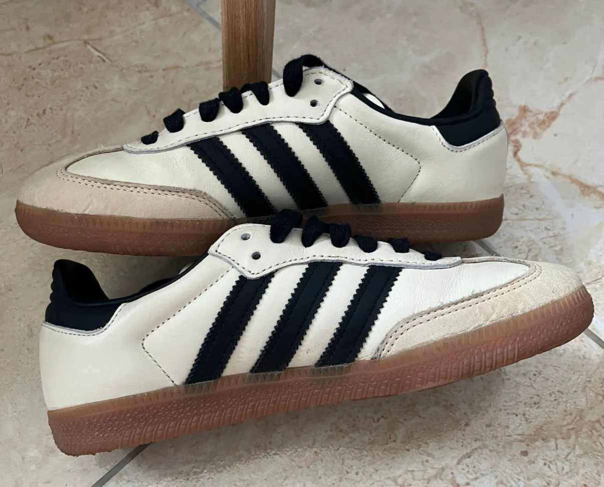 adidas · Talle AR 35