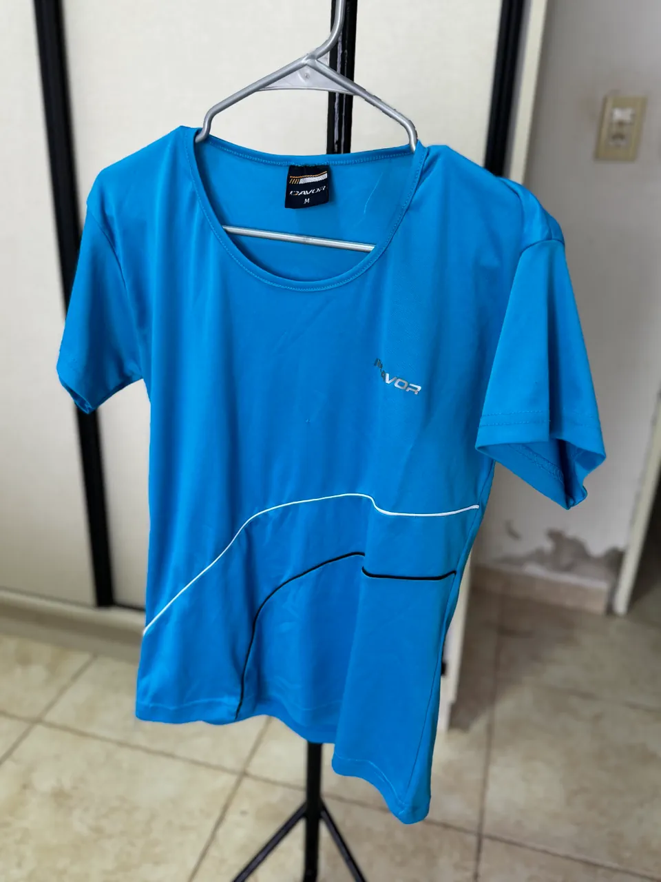 Remera Davor · Talle M