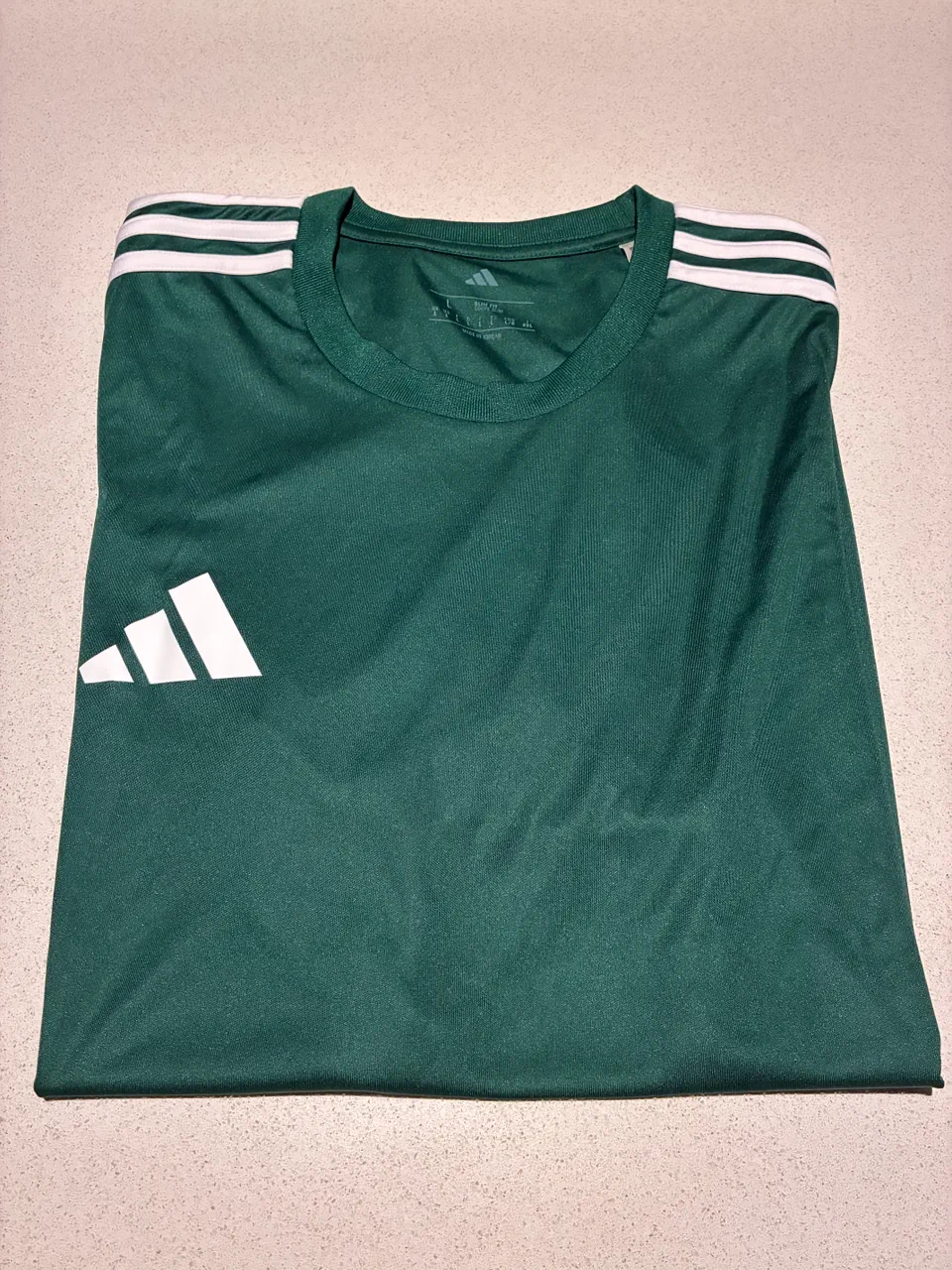 adidas · Talle L