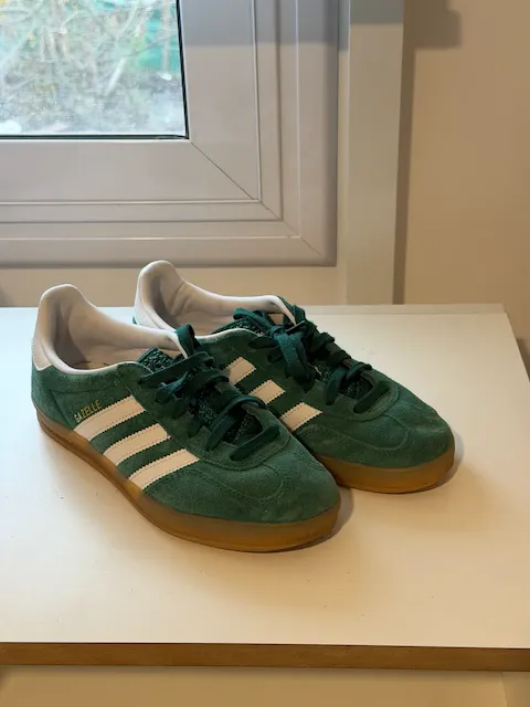 adidas · Talle AR 38
