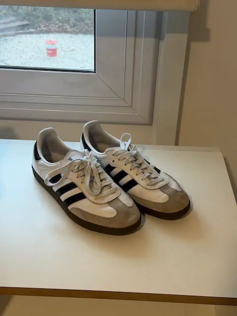 adidas · Talle AR 38