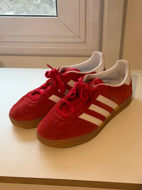 adidas · Talle AR 38