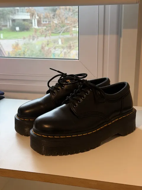 Dr. Martens · Talle AR 38