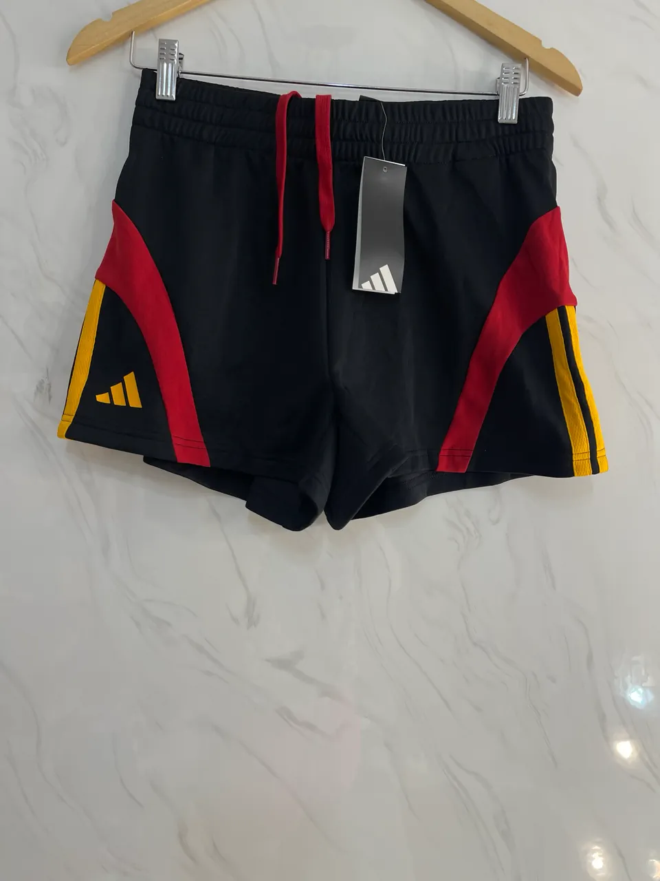 Short adidas · Talle S